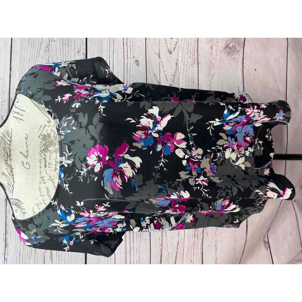 Torrid Black Pink Floral Short Sleeve Womens Blouse Size Medium